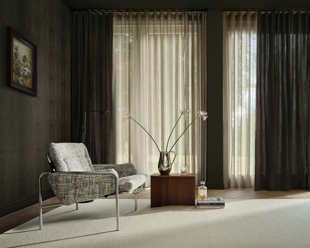 Combinatie van dunne en dikke gordijnen